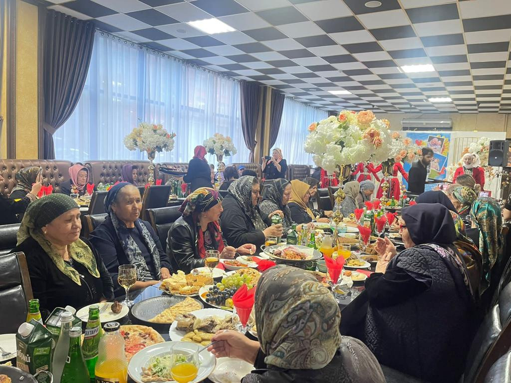 В Комплексном центре социального обслуживания в Хасавюртовском районе провели встречу представителей старшего поколения